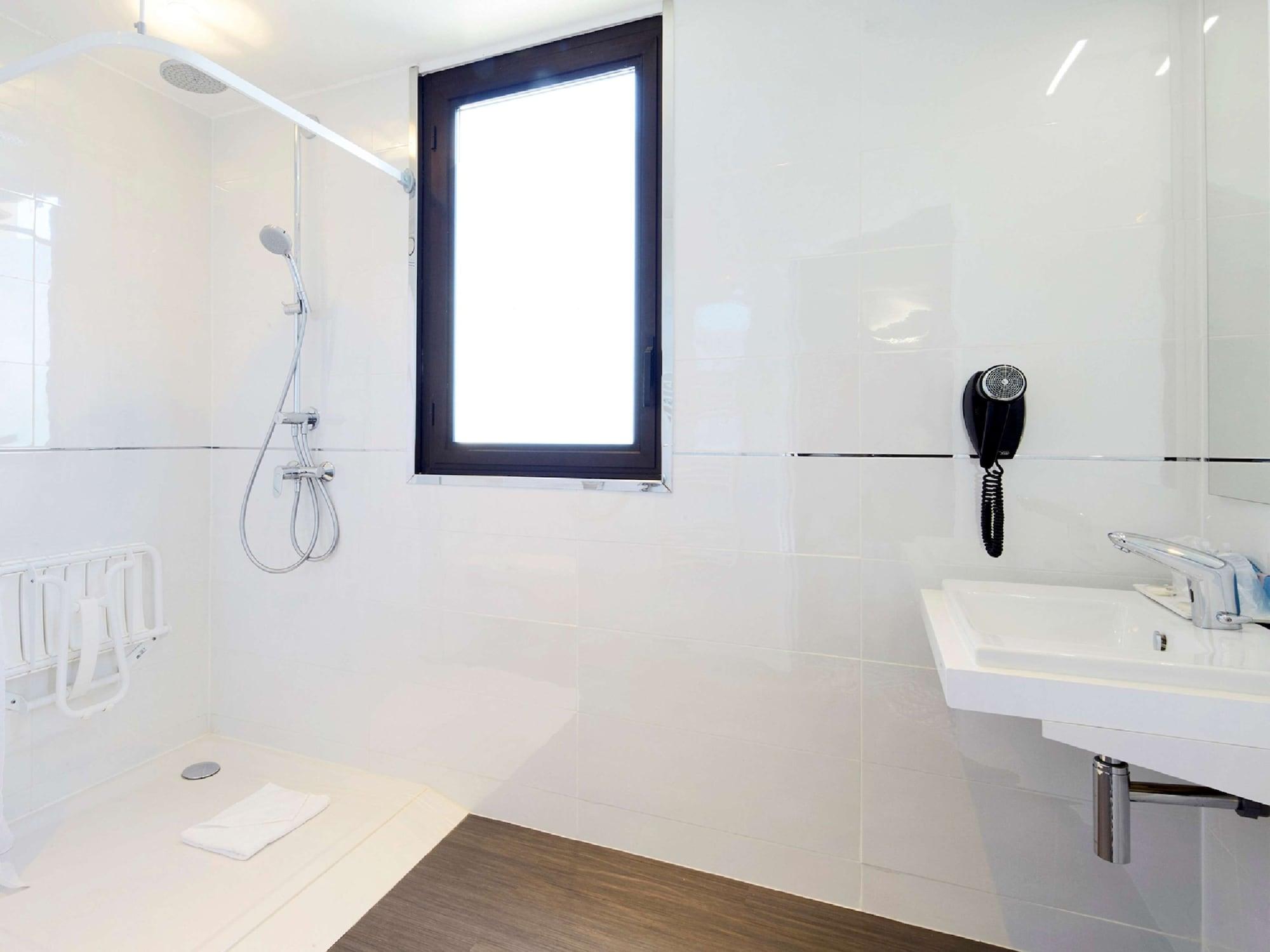 Kyriad Paris Ouest - Bezons La Defense Exterior photo